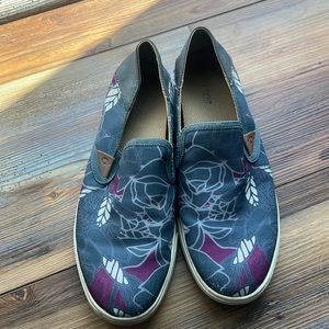 Olukai slip on . Great condition .